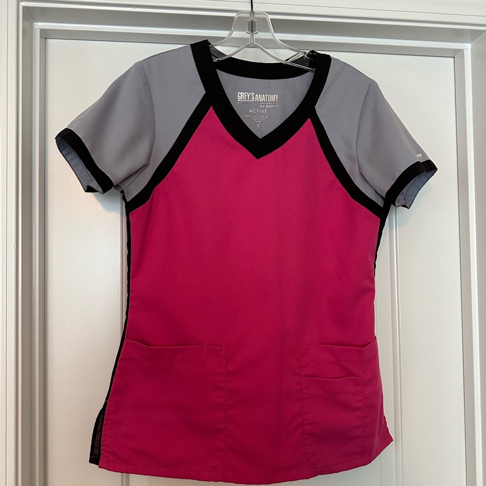 Set of 3 Grey's Anatomy V-Neck Scrub Tops - Black, Pink, Gray - Small. - Picture 6 of 9